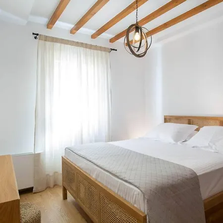 Angestrale Traditional Lefkada City